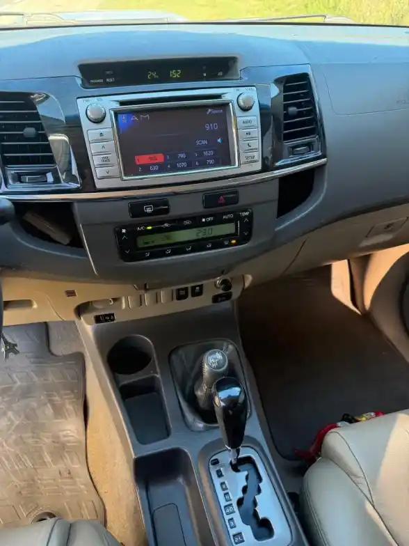 Toyota Sw4 3.0 Srv Cuero I 171Cv 4X4 2013 - foto 4