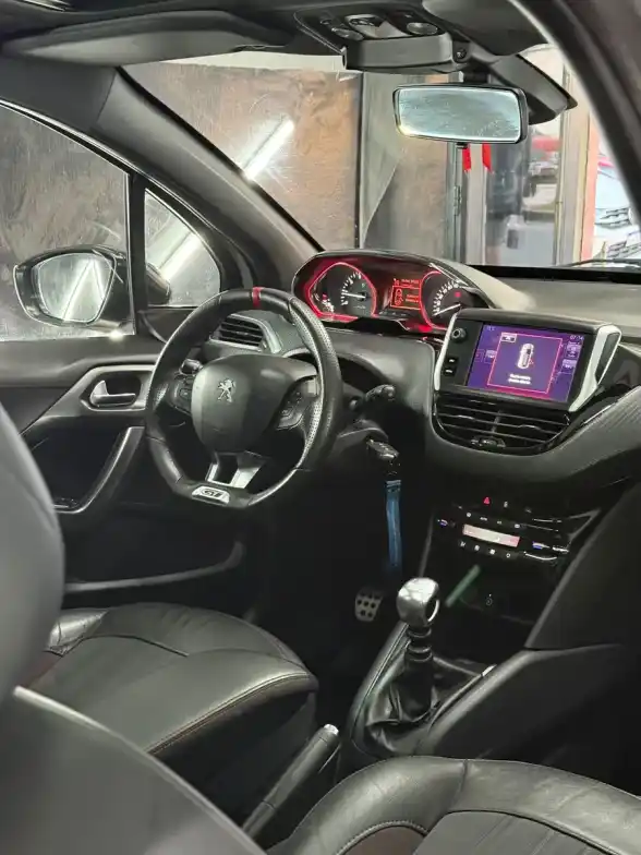Peugeot 208 1.6 Gt Thp 2017 - foto 3