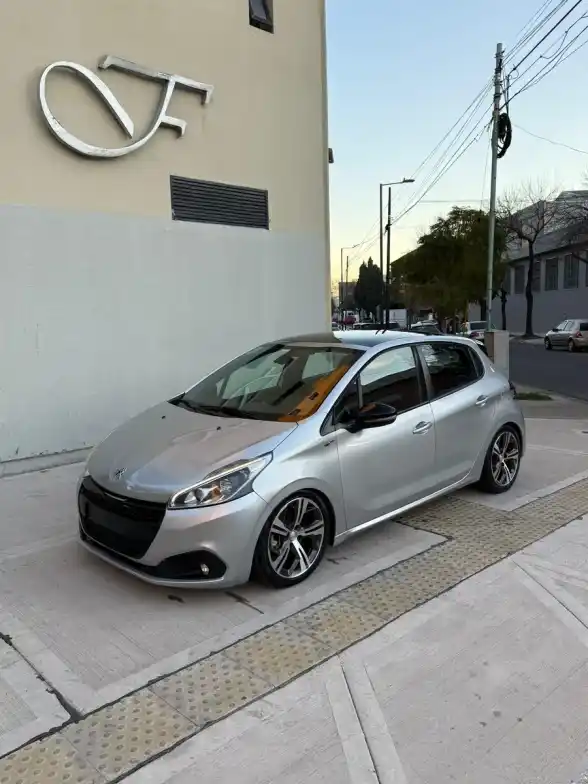 Peugeot 208 1.6 Gt Thp 2017 - foto 4