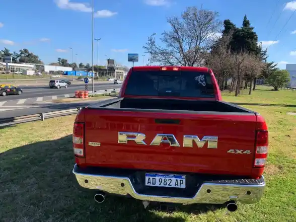Dodge Ram 5.7 Laramie V8 4X4 2019 - foto 5