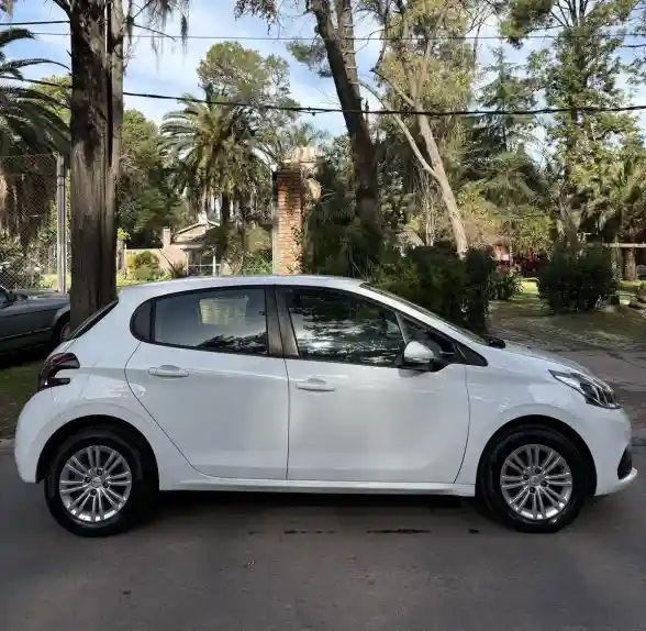 Peugeot 208 1.6 Allure Nav Tiptronic 2017 - foto 5