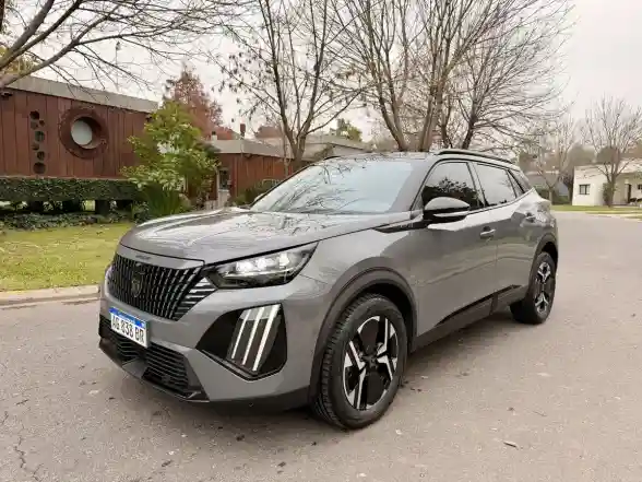 Peugeot 2008 1.0T Gt 2024 - foto 1