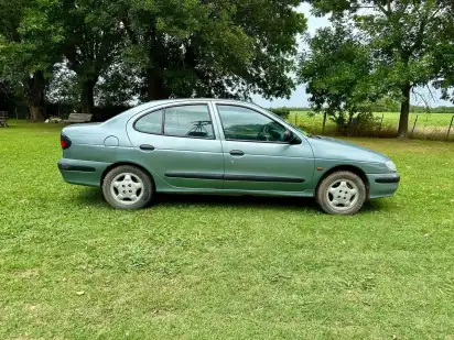 Renault Megane 1998 - foto 1