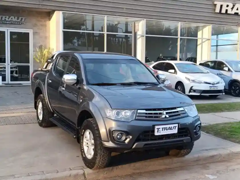 Mitsubishi L200 3.2 Cab Doble 4Wd Cr 170Cv At 2016 - foto 3