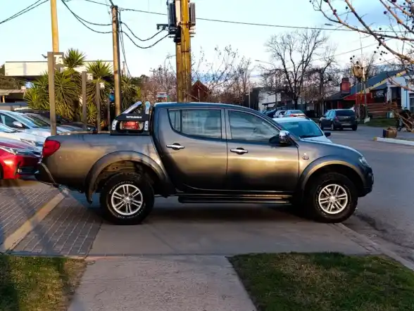 Mitsubishi L200 3.2 Cab Doble 4Wd Cr 170Cv At 2016 - foto 4