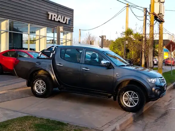 Mitsubishi L200 3.2 Cab Doble 4Wd Cr 170Cv At 2016 - foto 5