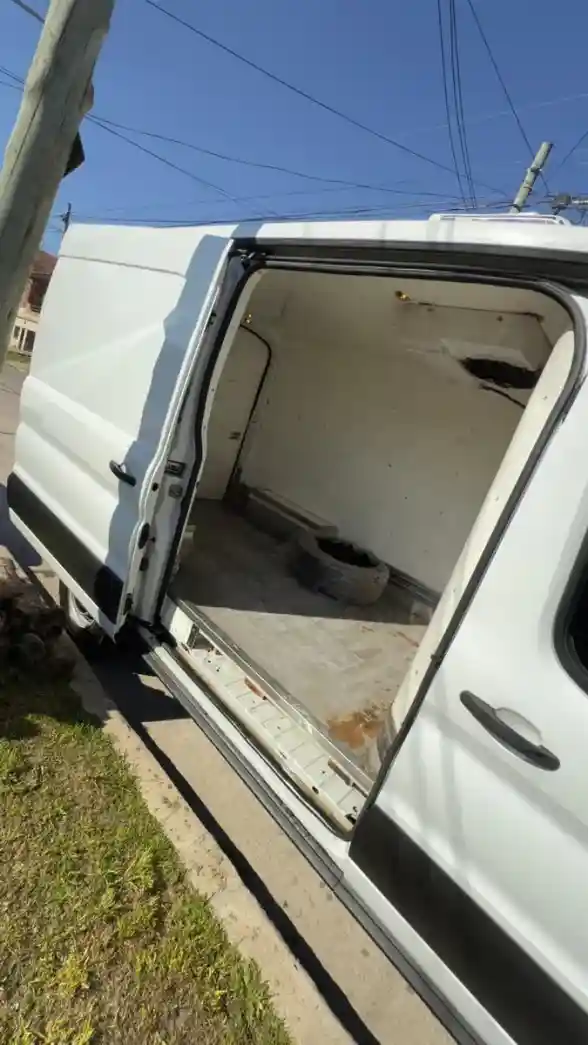 Ford Transit 2.2 Furgon Mediano Aa 350M 2022 - foto 2