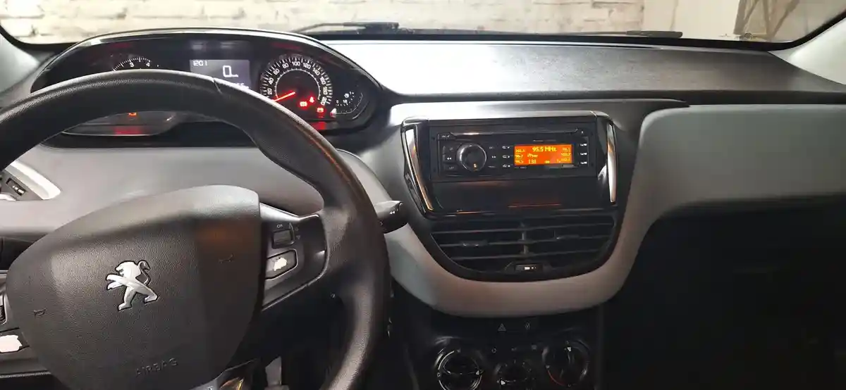 Peugeot 208 1.5 Allure 2014 - foto 4