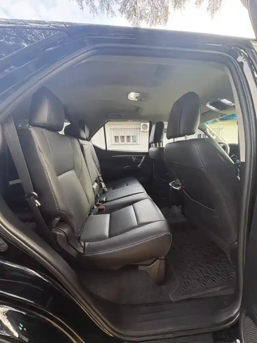 Toyota Sw4 2.8 Srx 204Cv 4X4 7As At 2024 - foto 5