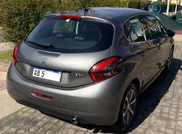 Peugeot 208 1.6 Feline 2017 - foto 2