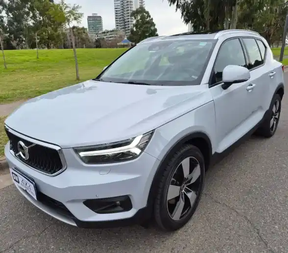 Volvo XC40 2020 - foto 1