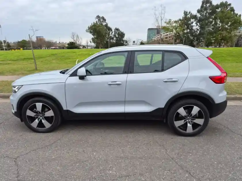 Volvo Xc40 2.0T T4 Momentum Fwd 2020 - foto 3