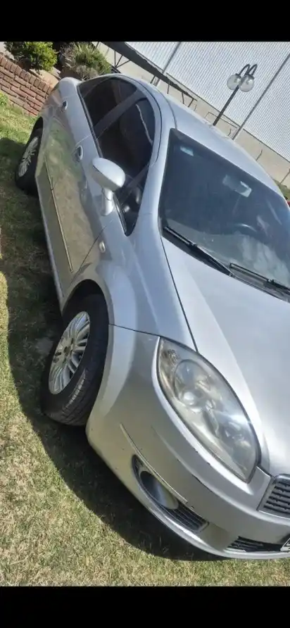 Fiat Linea 1.9 Essence 2011 - foto 2