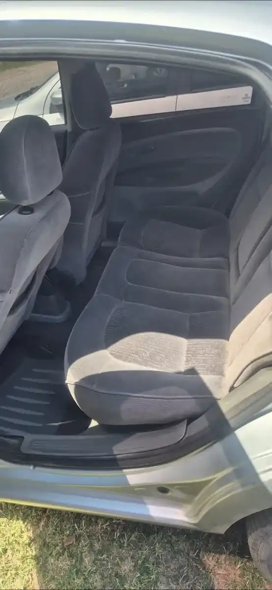 Fiat Linea 1.9 Essence 2011 - foto 5