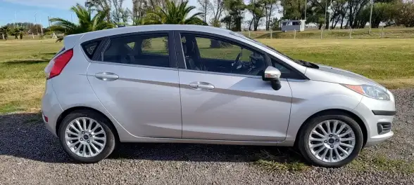 Ford Fiesta Kinetic 1.6 Titanium 120Cv 2015 - foto 4