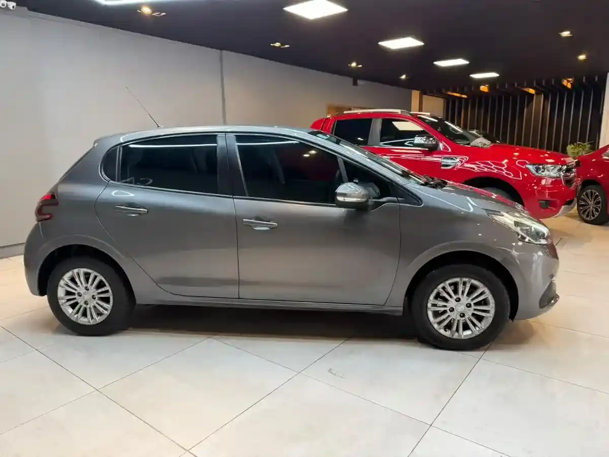 Peugeot 208 1.6 Allure Nav Tiptronic 2017 - foto 5