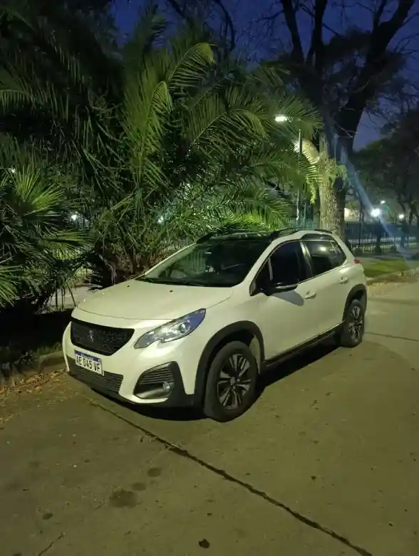 Peugeot 2008 2020 - foto 1