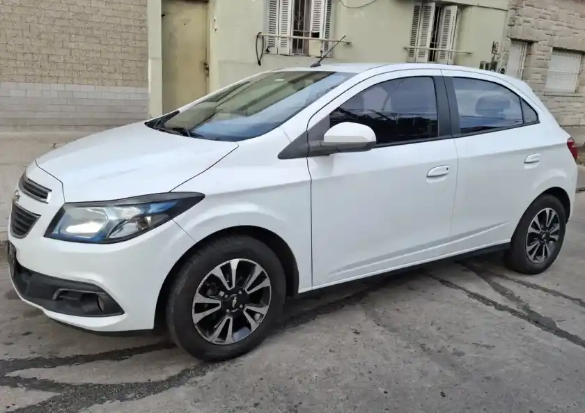 Chevrolet Onix 2014 - foto 1