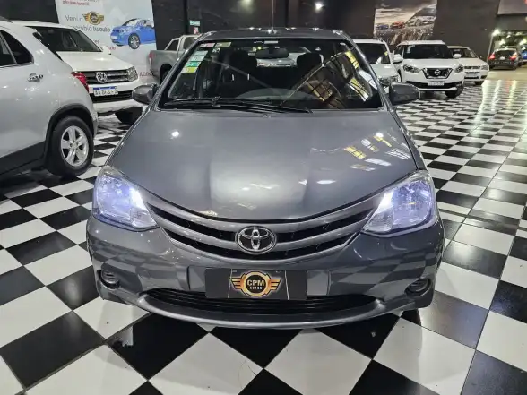 Toyota Etios 1.5 Sedan X 2014 - foto 2