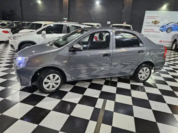 Toyota Etios 1.5 Sedan X 2014 - foto 4