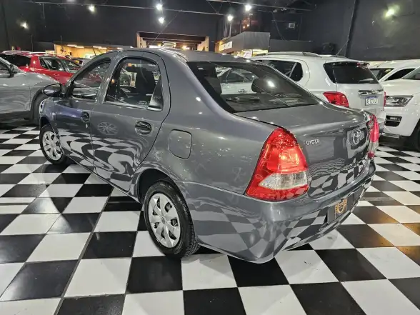 Toyota Etios 1.5 Sedan X 2014 - foto 5