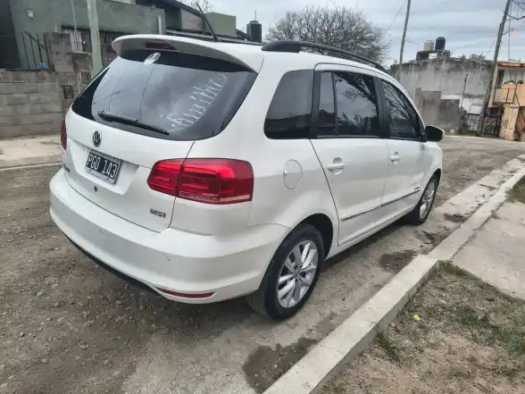 Volkswagen Suran 1.6 Highline Msi 110Cv 2015 - foto 4