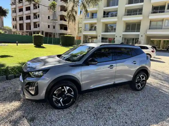 Peugeot 2008 1.0T Allure 2025 - foto 1