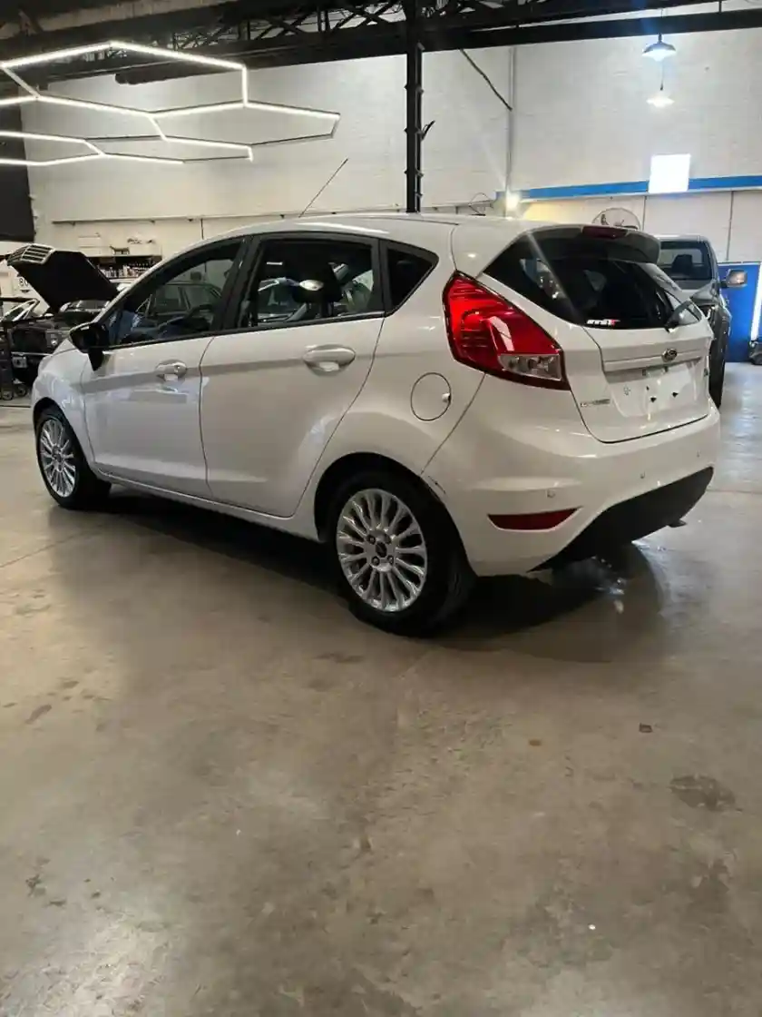 Ford Fiesta Kinetic 1.6 Se Powershift 120Cv 2016 - foto 4