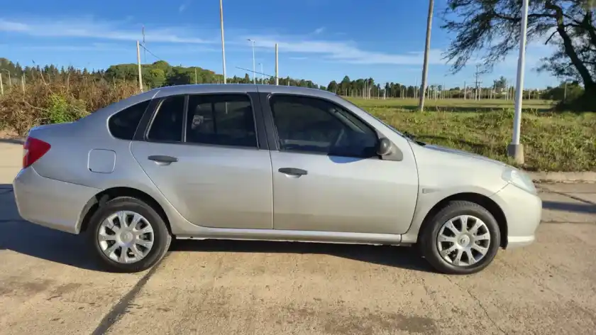 Renault Symbol 1.6 Authentique Pack I 105Cv 2013 - foto 4