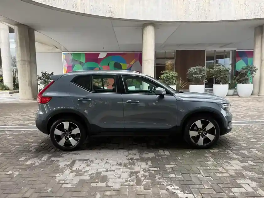 Volvo Xc40 2.0T T4 Momentum Fwd 2023 - foto 5