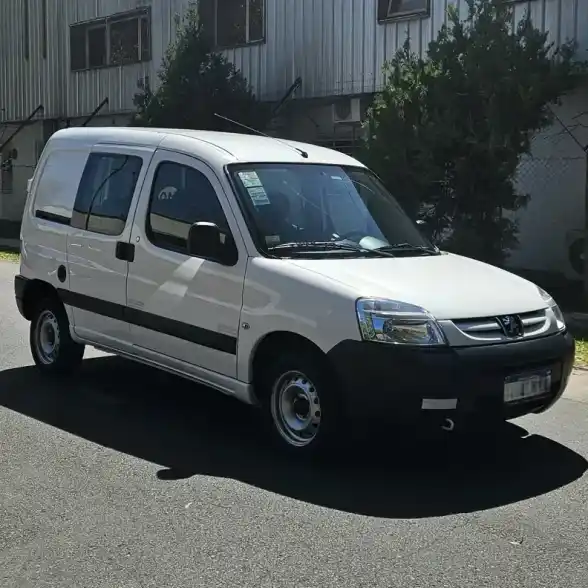 Peugeot Partner 1.6 Furgon Confort 5As 2021 - foto 1