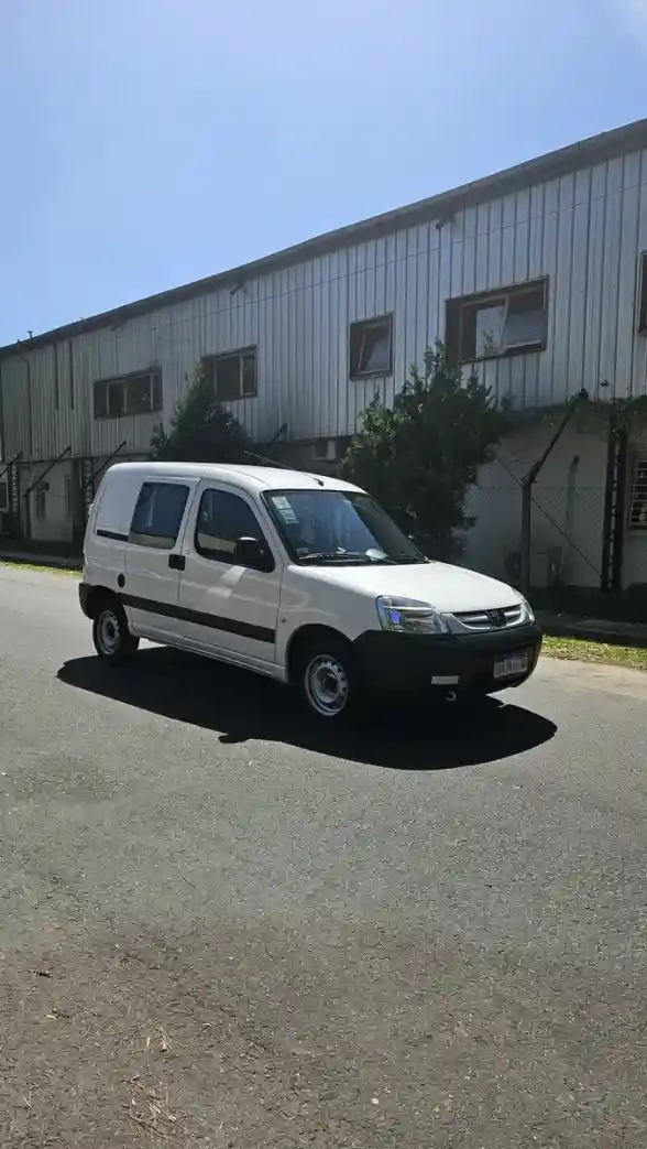Peugeot Partner 1.6 Furgon Confort 5As 2021 - foto 2