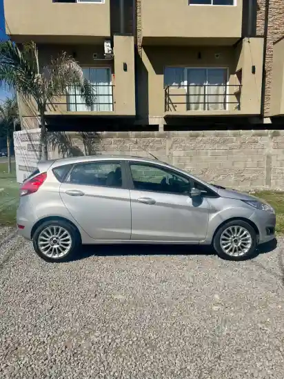 Ford Fiesta Kinetic 1.6 Se 120Cv 2016 - foto 3