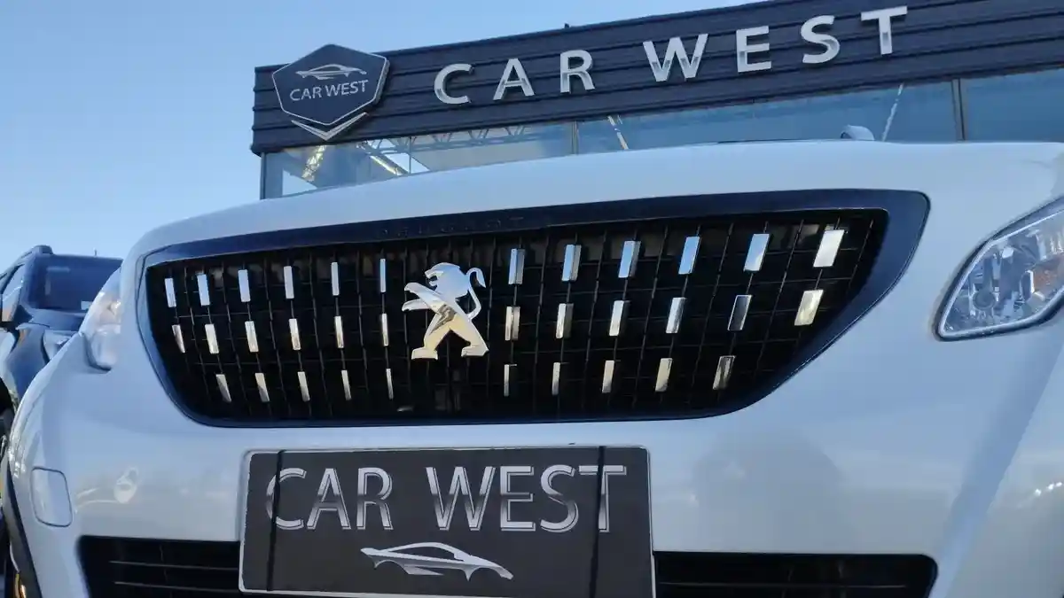 Peugeot 2008 1.6 Feline Am23 2023 - foto 3