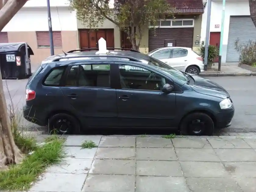 Volkswagen Suran 1.6 I Comfortline 80A 2008 - foto 2