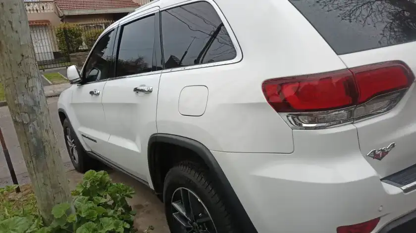 Jeep Grand Cherokee 3.6 Limited 286Hp Techo + Llantas 18 2021 - foto 2