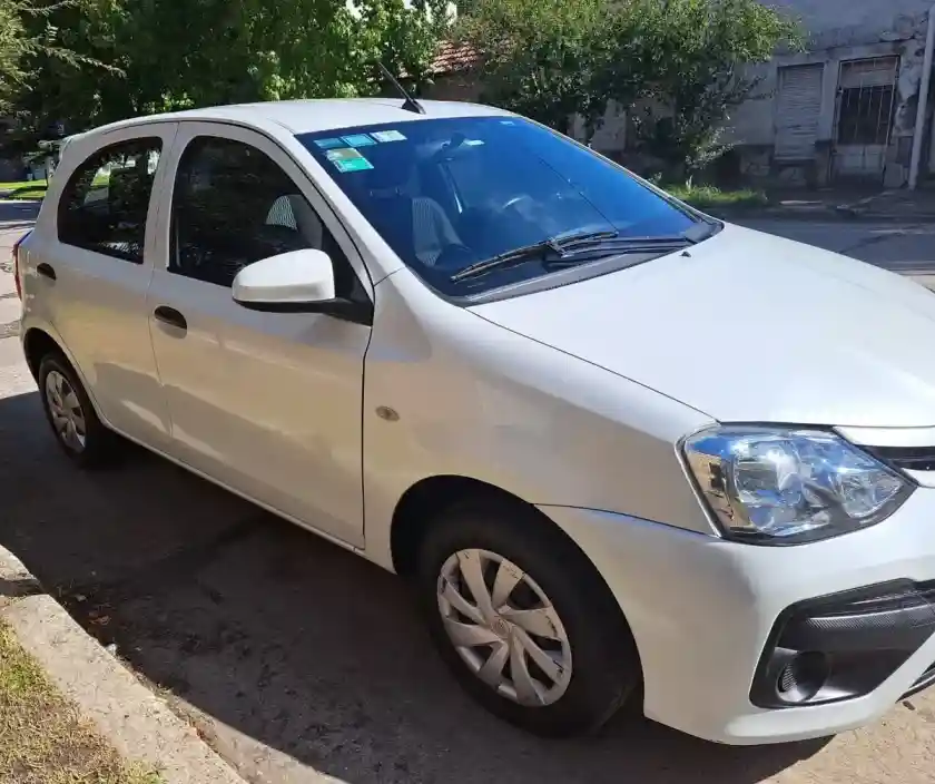 Toyota Etios 1.5 X 6Mt 2021 - foto 1