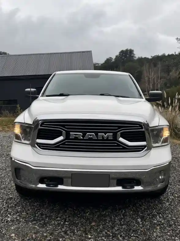 Dodge Ram 5.7 V8 Laramie 4X4 2018 - foto 2