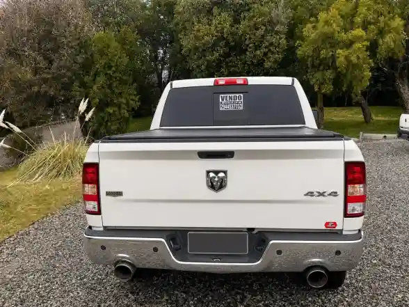 Dodge Ram 5.7 V8 Laramie 4X4 2018 - foto 3
