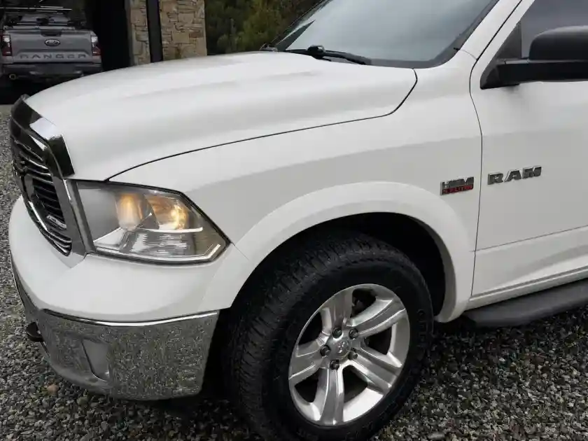 Dodge Ram 5.7 V8 Laramie 4X4 2018 - foto 4