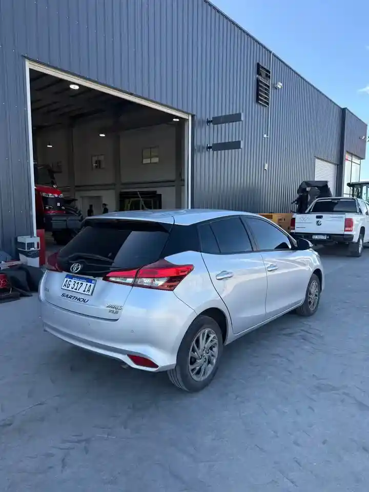 Toyota Yaris 1.5 107Cv Xls Pack Cvt 2023 - foto 3