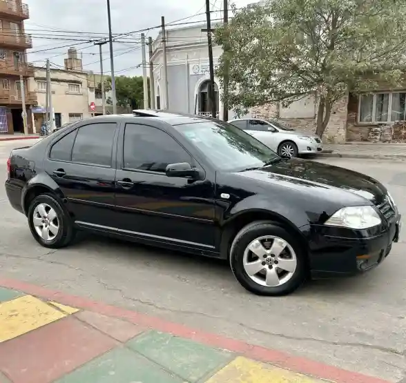 Volkswagen Bora 2011 - foto 1