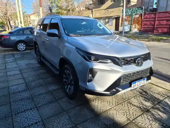 Toyota Sw4 2.8 Srx 204Cv 4X4 7As At 2026 - foto 3