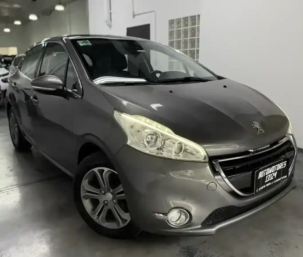Peugeot 208 2015 - foto 1