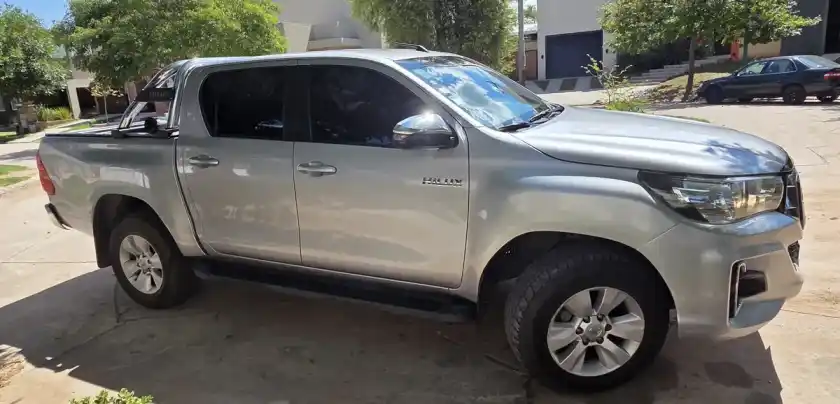 Toyota Hilux Pick-Up 2.8 Cd Srv 177Cv 4X2 2019 - foto 3