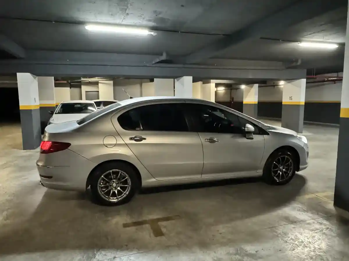 Peugeot 408 2.0 Allure 143Cv 2013 - foto 4