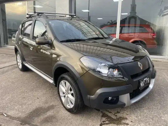 Renault Sandero Stepway 1.6 Confort 105Cv 2014 - foto 2