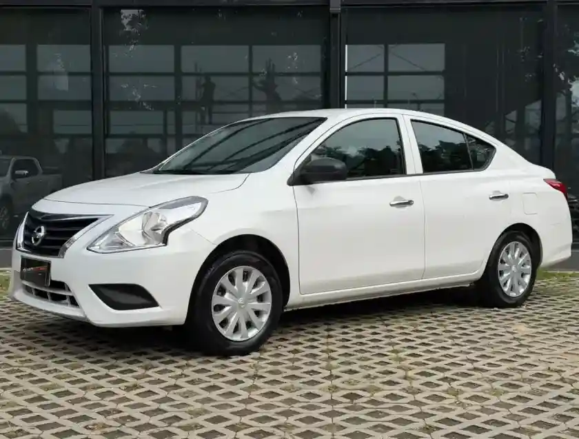 Nissan Versa 2021 - foto 1