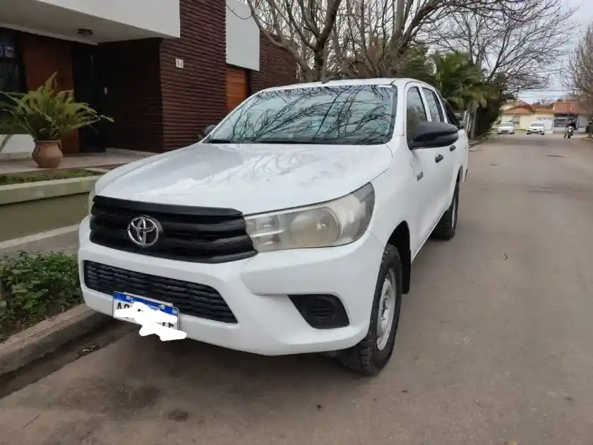 Toyota Hilux Pick-Up 2018 - foto 1