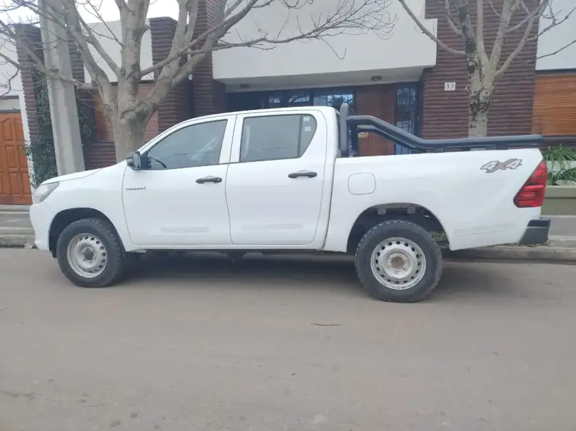 Toyota Hilux Pick-Up 2.4 Cd Dx 150Cv 4X4 2018 - foto 3